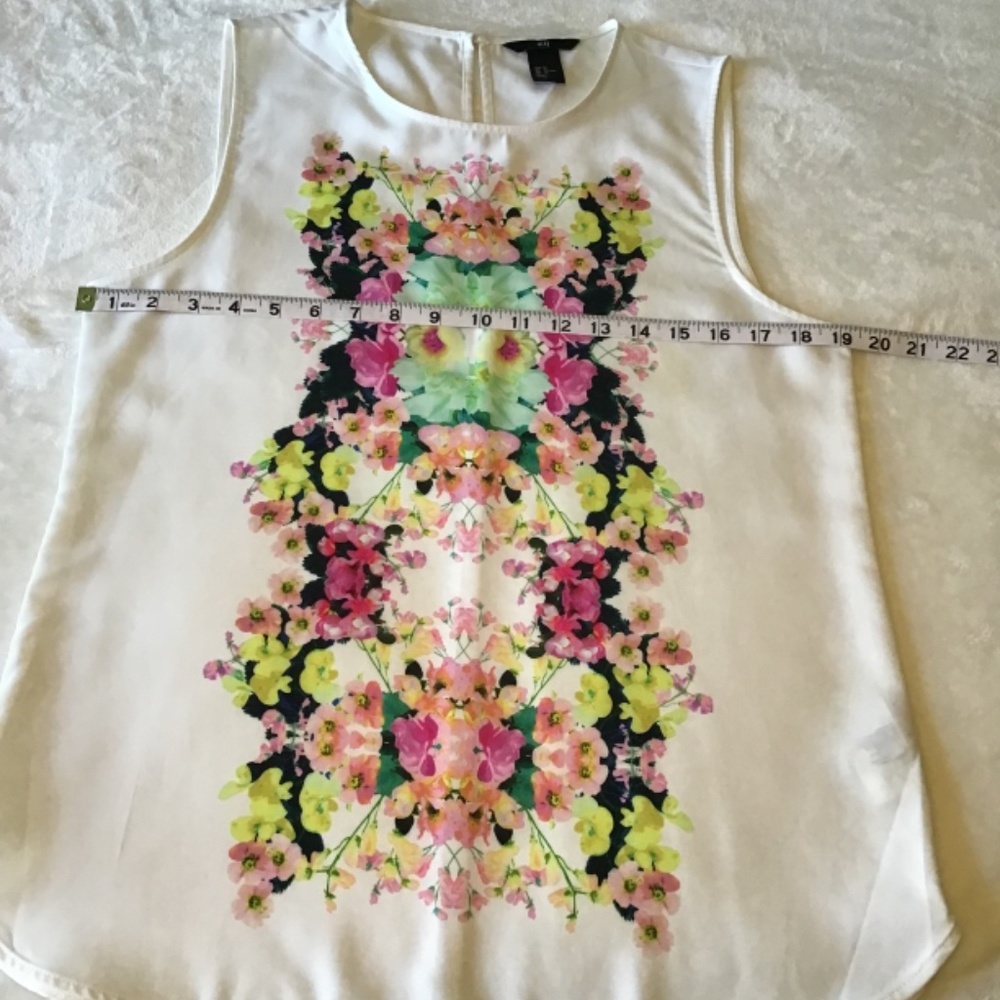 H & M Blouse - Picture 4 of 9